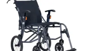 Ile waży wózek inwalidzki? Zaskakujące różnice między modelami