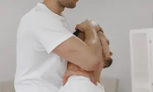 Czym się różni osteopata od fizjoterapeuty? Kluczowe różnice i wybór