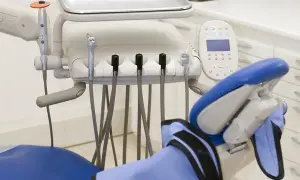 Gdzie wyrwać zęba na NFZ w Krakowie? Sprawdź dostępne kliniki