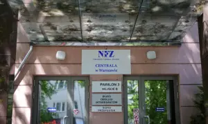 Centrala NFZ w Warszawie. Sprawdź nowe zasady wyjazdu do sanatorium na NFZ. Wejście B, Biuro Obsługi Interesantów.