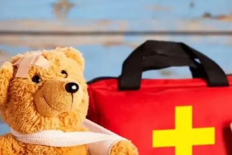 Jak często powinno odbywać się szkolenie z pierwszej pomocy dla nauczycieli?