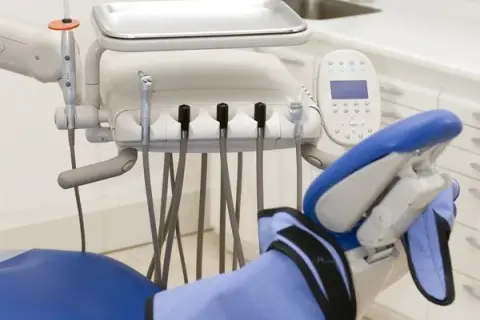 Gdzie wyrwać zęba na NFZ w Krakowie? Sprawdź dostępne kliniki