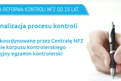 Dłoń w garniturze pisze długopisem na dokumencie. Tekst: "Największa reforma kontroli NFZ od 15 lat. Profesjonalizacja procesu kontroli".